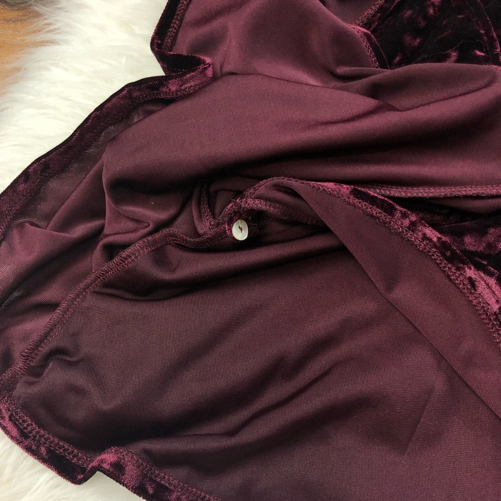 Gianni Bini Velvet Flutter Sleeve Wrap Top R527 - Picture 6 of 8